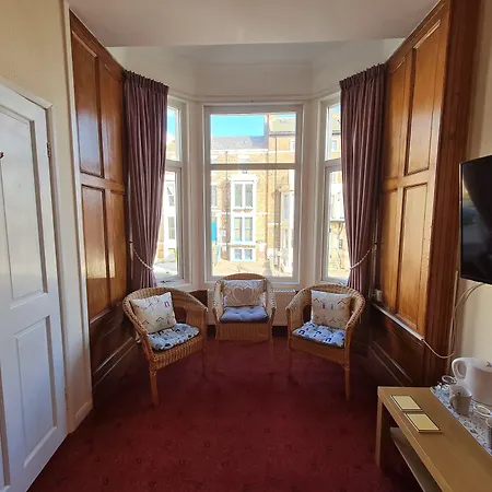 Kimberley House 招待所 4*